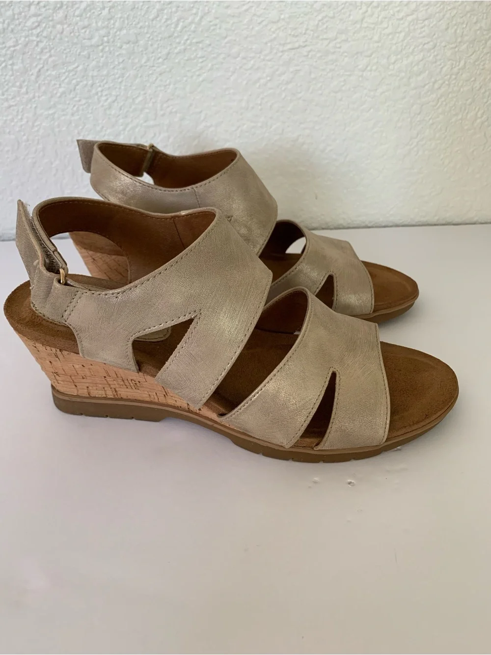 Sofft metallic gold